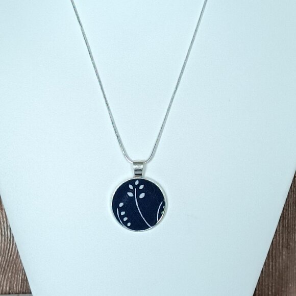 "Listok" UNESCO Heritage "Modrotlač" Blueprint Necklace - Artisan Crafted - Picture 3 of 6